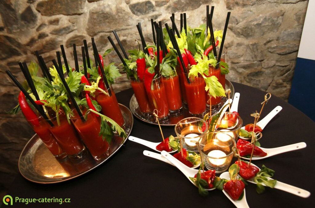 Žádný vánoční večírek se neobejde bez pořádného cateringu. Na koho se obrátit?